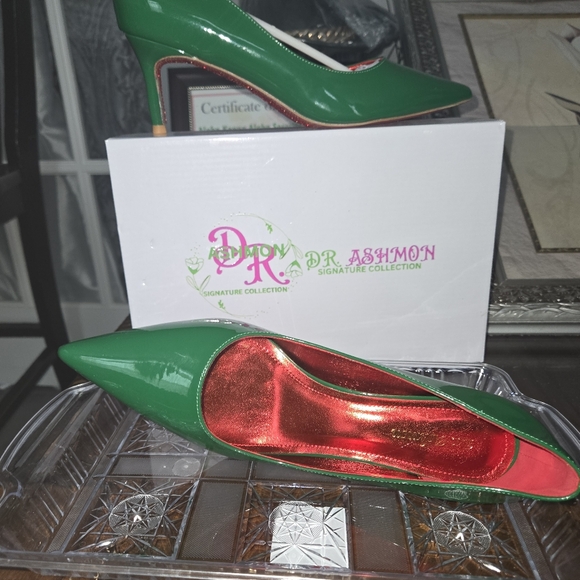 Dr. Ashmon Signature Collection (Red & Crystal Stones Bottom) Style: Green Glitz - Picture 4 of 16